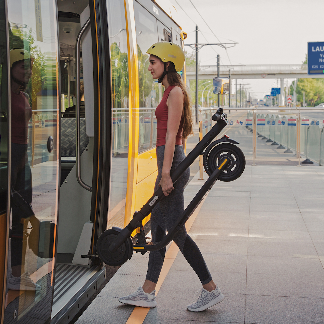 Ninebot KickScooter E25A by Segway